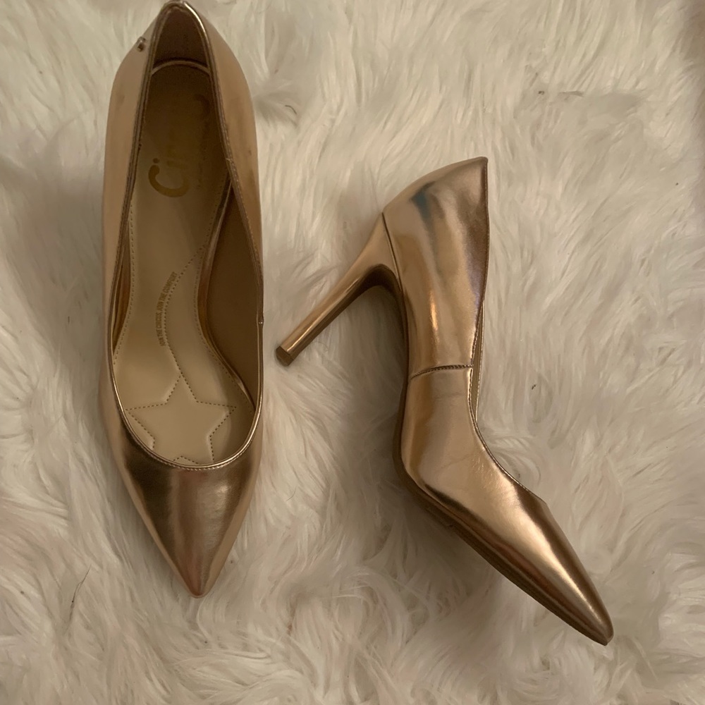 NWOT bronze gold heels